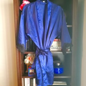 NWOT Beautiful Blue & Black Lace Robe Size-S